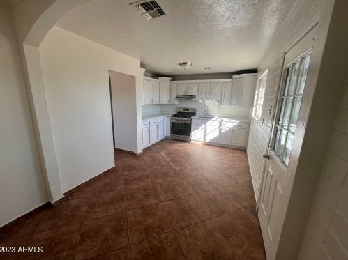 6807 8th St, Phoenix AZ 85022-3103 exterior