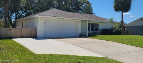 5757 Jamaica Rd, Cocoa, FL 32927-8142