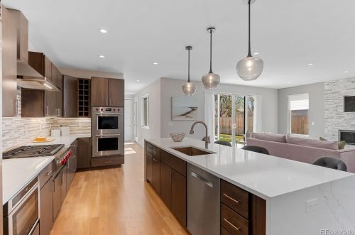 1140 Cook St, Denver CO 80205-5010 exterior