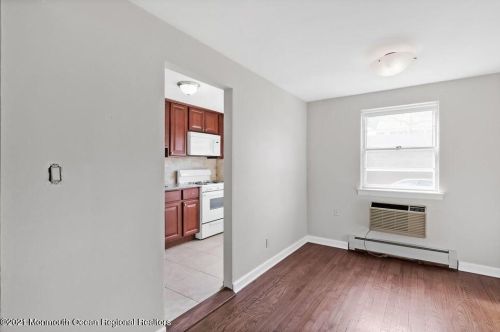 71 Manor Dr, Tinton Falls NJ  07712-2568 exterior