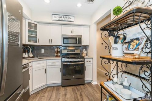 98 Stonyridge Dr, Lincoln Park NJ  07035-2253 exterior