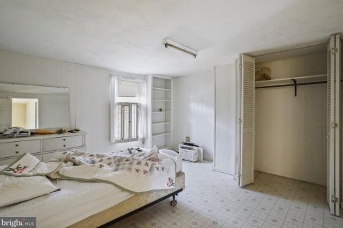 33456 Old Valley Pike, Strasburg VA  22657-3702 exterior