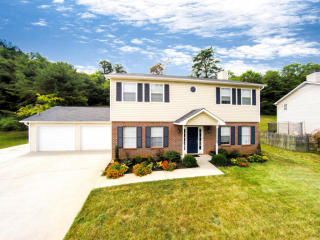 9245 Countryway Dr, Knoxville, TN 37922-5857