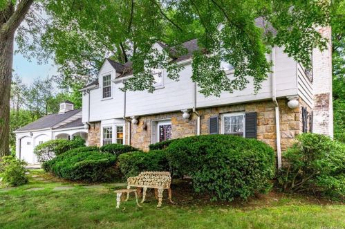 1093 Knollwood Rd, White Plains NY  10603-1100 exterior