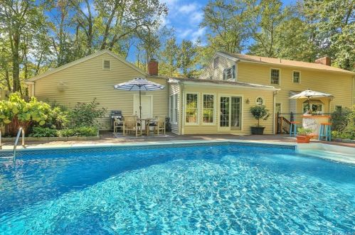 124 Quinn Rd, Briarcliff NY  10510-2133 exterior