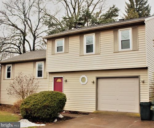 132 Locust St, Camp Hill, PA 17011-6736