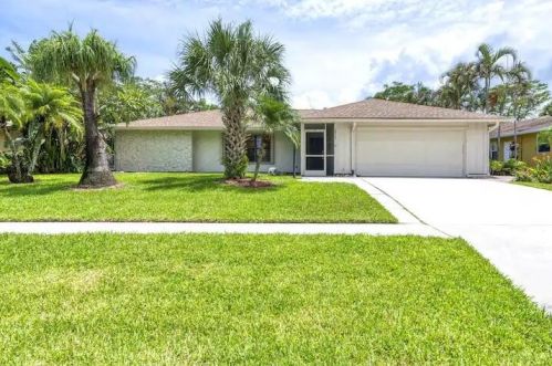 2517 Canterbury Dr, West Palm Beach, FL 33407-1315