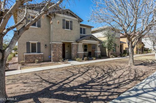 935 Osborn Ln, Gilbert, AZ 85296-1464