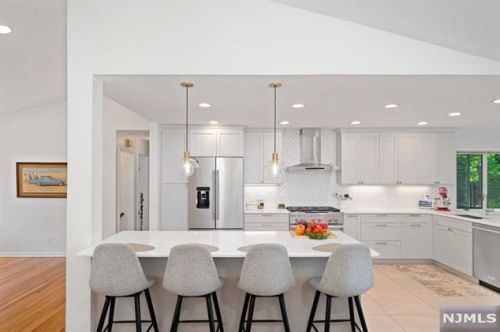 85 Venus Dr, Closter, NJ 07624-2318