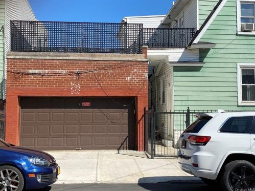 2401 Buck St, Bronx, NY 10461-2901