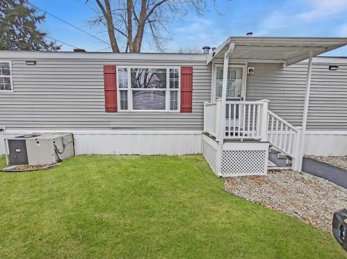 19 Willow Rd, Newton, NH 03858-3914