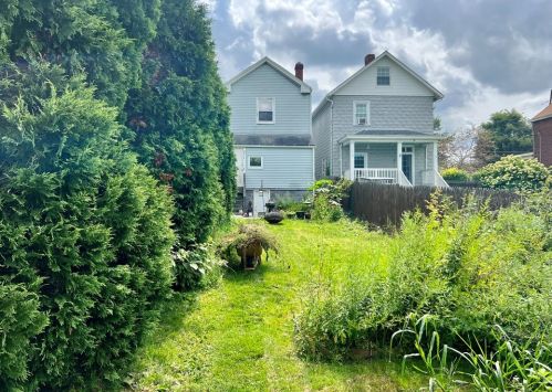 146 Dahlia St, Whitaker PA 15120-2204 exterior