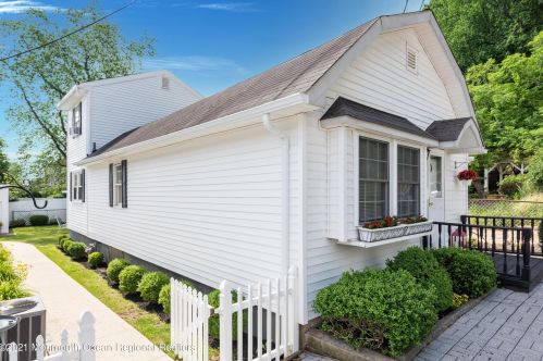 5 King St, Monmouth Hills, NJ 07732-1006