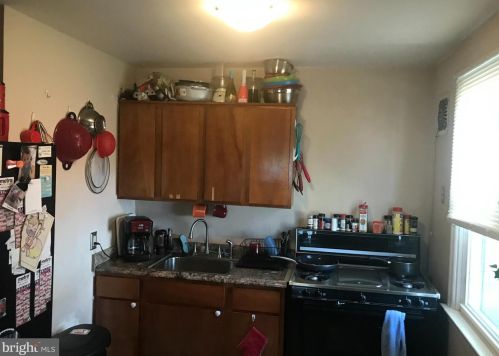 31 G St, West Deptford, NJ 08096-1412
