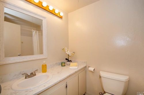 324 Larkspur Plaza Dr, Larkspur, CA 94939-1438