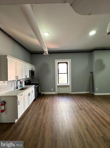 1432 Broad St, Philadelphia, PA 19146-4808