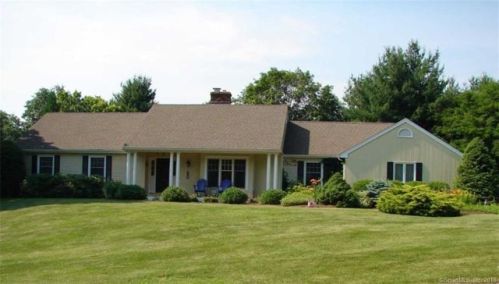 22 Shamrock Dr, Brookfield Center, CT 06804-1823