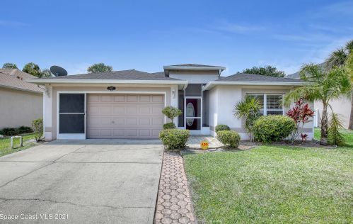 4617 Four Lakes Dr, Melbourne, FL 32940-1252