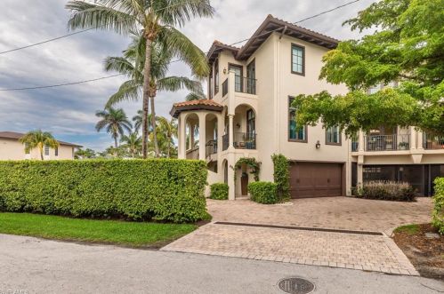 684 10th Ave, Naples FL  34120-2111 exterior