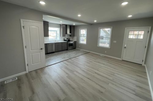 79 Benjamin St, Cranford NJ  07016-2621 exterior