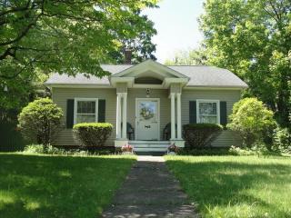 72 Wooster St, Bethel, CT 06801-1836