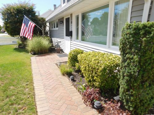 45 Hewlett Point Ave, East Rockaway, NY 11518-2420