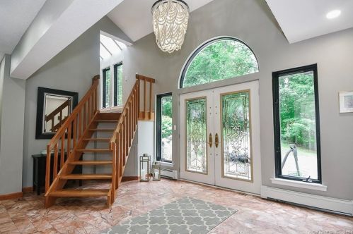 23 Woodruff Rd, Farmington CT  06032-2025 exterior