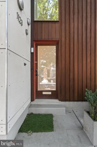 1123 3rd St, Philadelphia PA  19147-5302 exterior