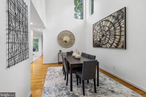 3709 Whispering Ln, Falls Church VA  22041-1121 exterior