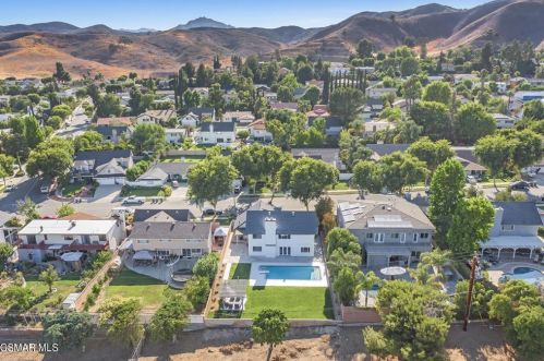 5226 Edgeware Dr, Calabasas CA  91301-2319 exterior