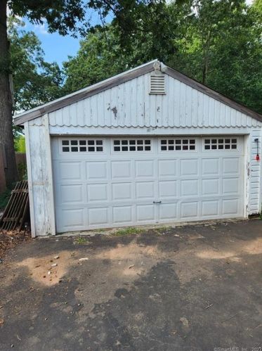 353 Hilliard St, Manchester, CT 06042-2923