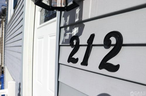 212 Freeman St, Woodbridge NJ  07095-3128 exterior