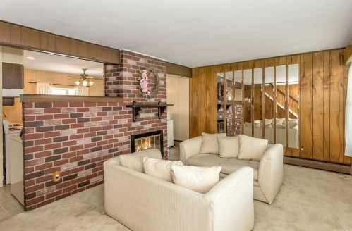 61 Summer Ln, Hicksville NY  11801-6331 exterior