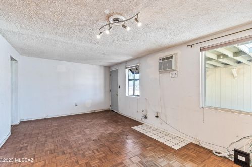 902 Prince Rd, Tucson AZ 85705-3028 exterior