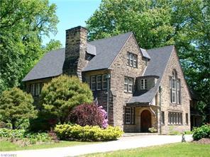 291 Corning Dr, Cleveland OH  44108-1011 exterior