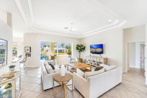 1528 Jewel Box Ave, Naples FL  34102-0005 exterior