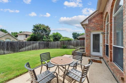 1912 Tree Line Rd, Lewisville TX  75028-8225 exterior
