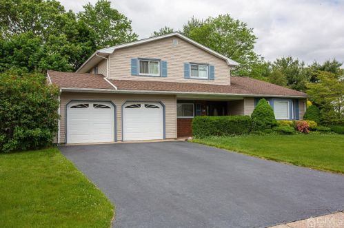 14 Diana Ct, East Brunswick, NJ 08816-2823