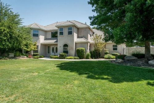 12591 Bronco Rd, Madera, CA 93636-8357
