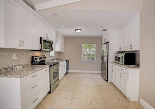 5730 199 St, Hialeah FL  33015-4933 exterior