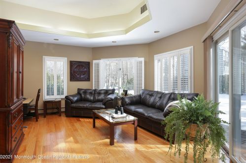 14 Pal Dr, Tinton Falls, NJ 07712-2552