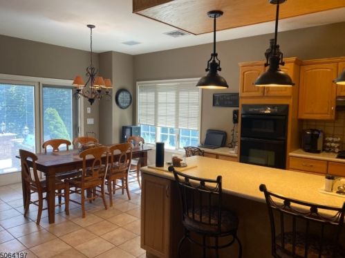 15 Oak Ridge Rd, West Paterson, NJ 07424-3204