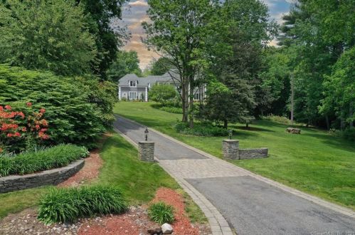 6 Kenmore Rd, Bloomfield, CT 06002-2132