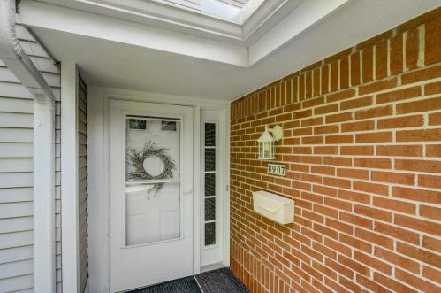 8907 Woodbridge Dr, Greendale, WI 53129-1084