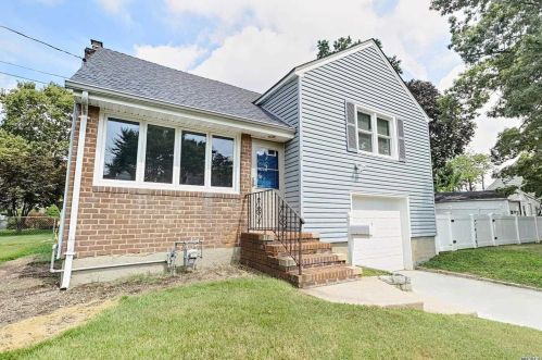 721 Anna Ave, Westbury, NY 11590-4606