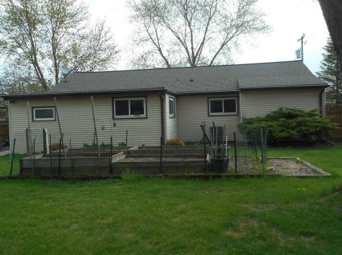 8812 Windlake Rd, Muskego, WI 53150-6146
