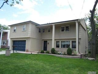 557 Cedarwood Dr, Cedarhurst, NY 11516-1009