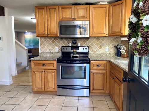 2 Tara Ln, Newton, NH 03858-3619