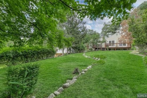 8 Winters St, Oakland NJ  07436-2623 exterior