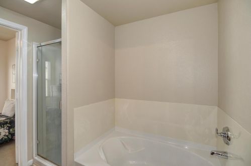 5482 Tares Cir, Elk Grove CA  95757-4361 exterior